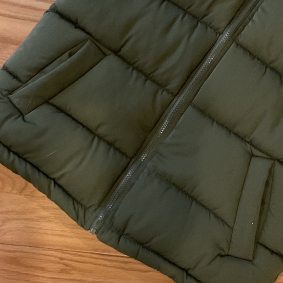 New In NWT Olive Green Puffer Vest GORPCORE cottagecore medium ptp 18 medium - Picture 4 of 9